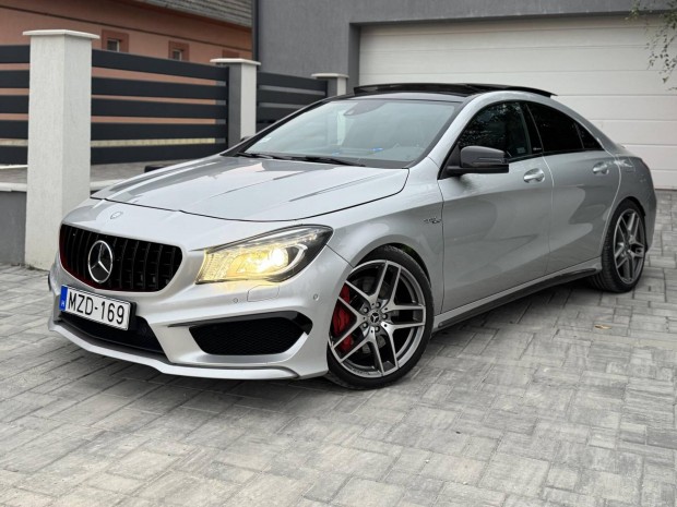 Mercedes-Benz CLA 45 AMG 4Matic 7G-DCT Panorma...