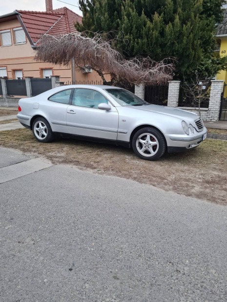 Mercedes Benz CLK200 qupe 