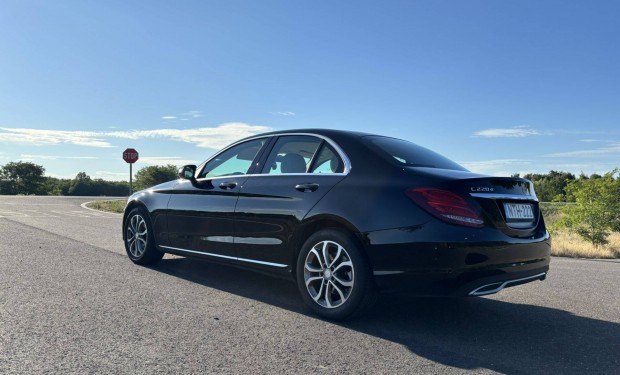 Mercedes-Benz C 220 Bluetec D 7G-Tronic MO-I/ SZ. Könyv