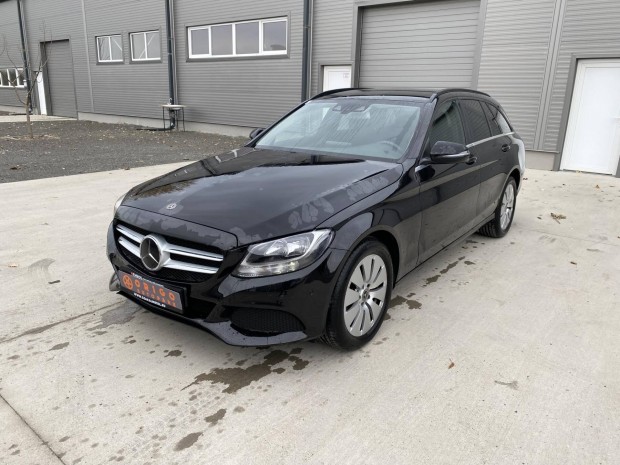 Mercedes-Benz C 220 T d 4Matic 9G-Tronic Egy Tu...