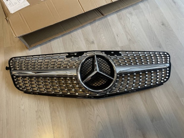 Mercedes Benz C-Class Grill s Csillag