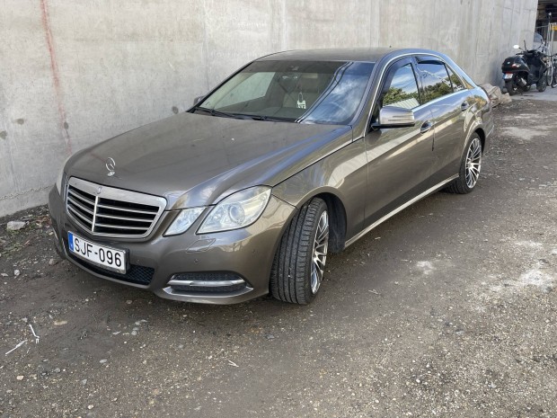 Mercedes Benz E220 CDI