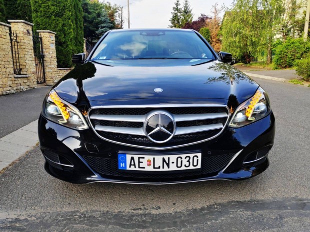 Mercedes-Benz E350 Bluetec 4-Matic,Full-Full,Gyári Fényezés, Valós KM!