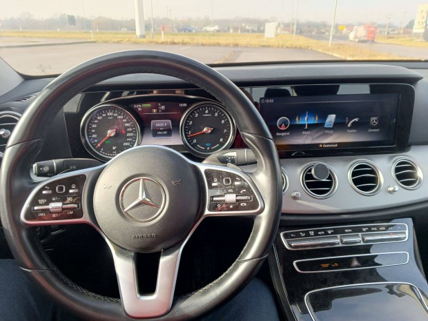 Mercedes-Benz E 200 4Matic 9G-Tronic