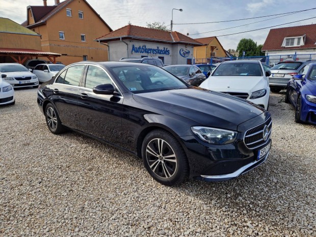 Mercedes-Benz E 200 4Matic 9G-Tronic Mild hybri...