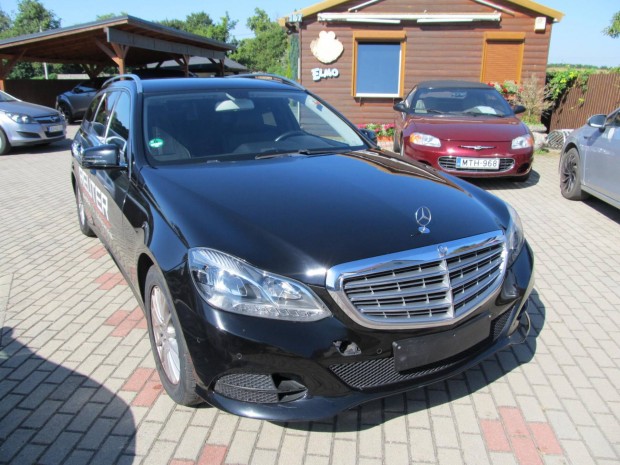 Mercedes-Benz E 200 Bluetec T Classic (Automata...