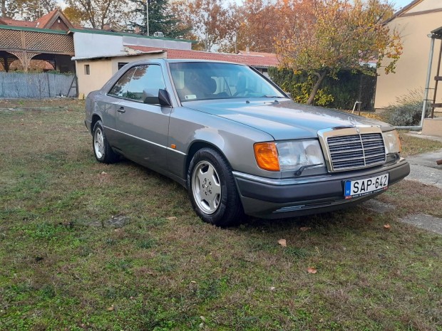 Mercedes-Benz E 200 Coup karc s Rozsdamentes...