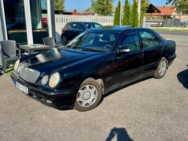 Mercedes-Benz E 200 Elegance Magyar / 2 Év Műszaki