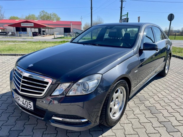 Mercedes-Benz E 220 CDI Blueefficiency Avantgar...