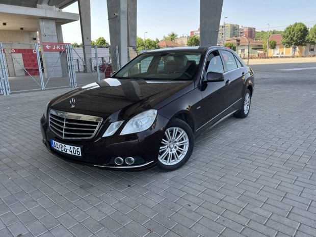 Mercedes-Benz E 220 CDI Blueefficiency Elegance...
