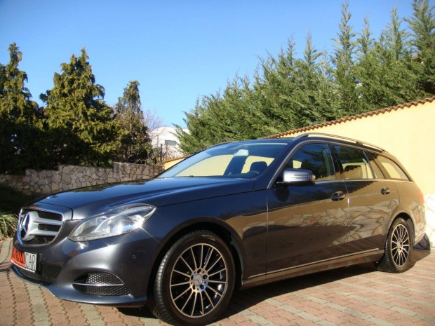 Mercedes-Benz E 220 CDI T Avantgarde (Automata)...