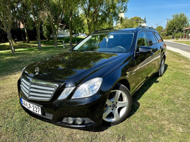 Mercedes-Benz E 220 CDI T Blueefficiency Avantg...