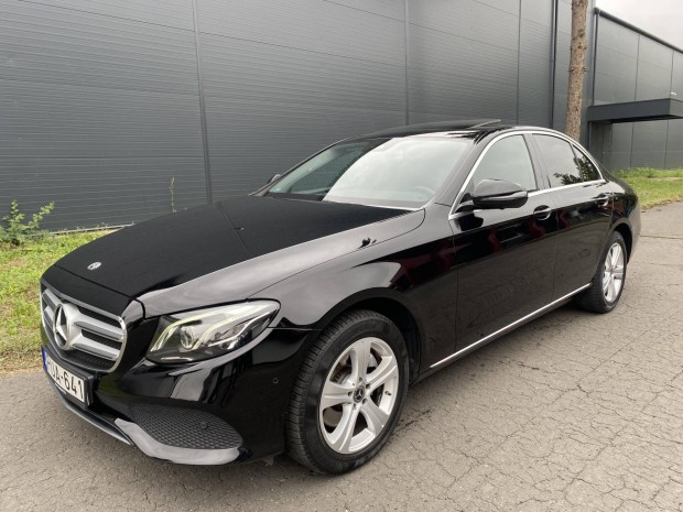 Mercedes-Benz E 220 d 4Matic 9G-Tronic 1 Tulaj!...