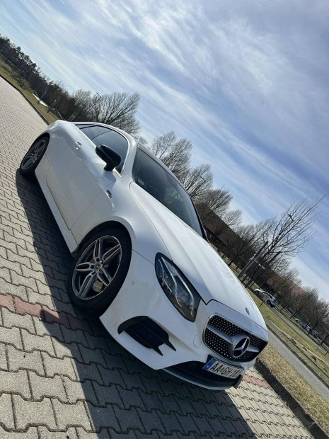 Mercedes-Benz E 220 d 9G-Tronic AMG LINE 4Matic