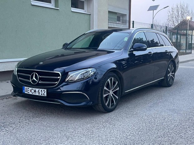Mercedes-Benz E 220 d T 9G-Tronic
