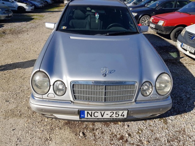 Mercedes-Benz E 240 T Avantgarde (Automata)