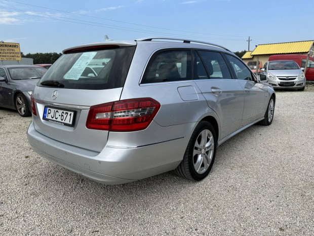 Mercedes-Benz E 250 CDI T Blueefficiency Avantg...