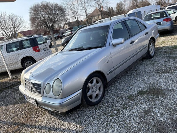 Mercedes-Benz E 250 D Classic Kamatmentes R�szl...