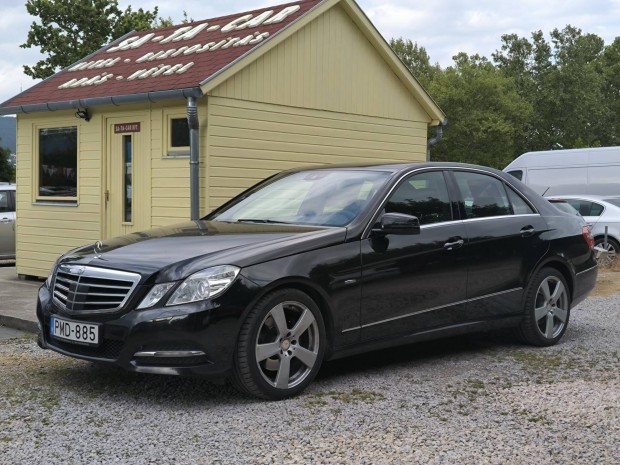 Mercedes-Benz E 300 Bluetec Avantgarde (Automata)