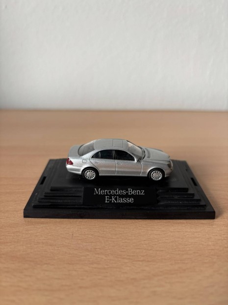 Mercedes-Benz E-Klasse mini modell (Wiking Germany)