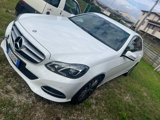 Mercedes-Benz E-Osztly E 220 Bluetec 4Matic Av...