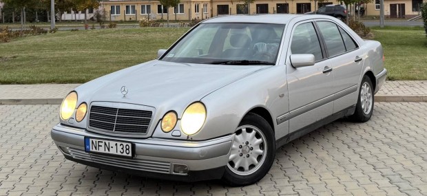 Mercedes-Benz E-Osztály E 220 D Avantgarde / 1....