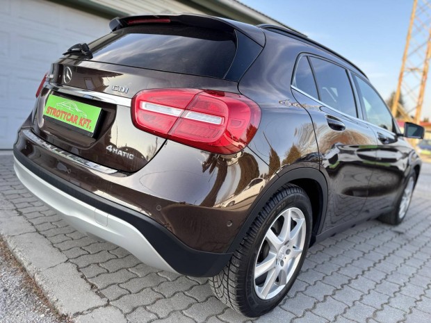 Mercedes-Benz GLA 200 CDI d 4Matic 7G-DCT sszk...