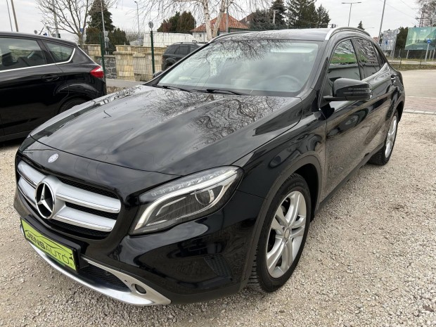 Mercedes-Benz GLA 200 CDI d Urban Szervizknyv