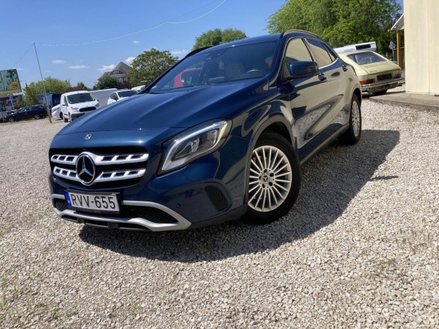 Mercedes-Benz GLA 220 4Matic 7G-DCT