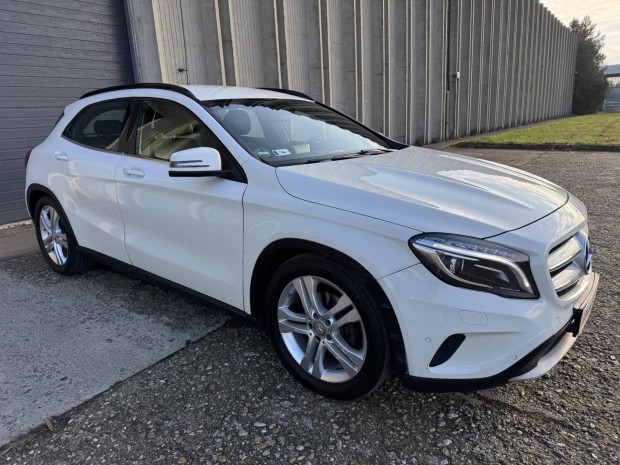 Mercedes-Benz GLA 220 d 7G-DCT BI-Xenon! Fl B...