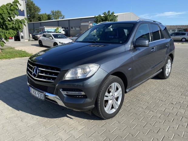Mercedes-Benz ML 250 Bluetec (Automata) Rendsze...