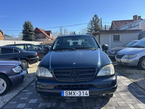 Mercedes-Benz ML-Oszt�ly ML 230