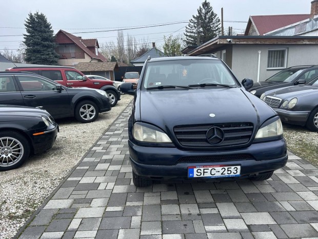 Mercedes-Benz ML-Osztly ML 230