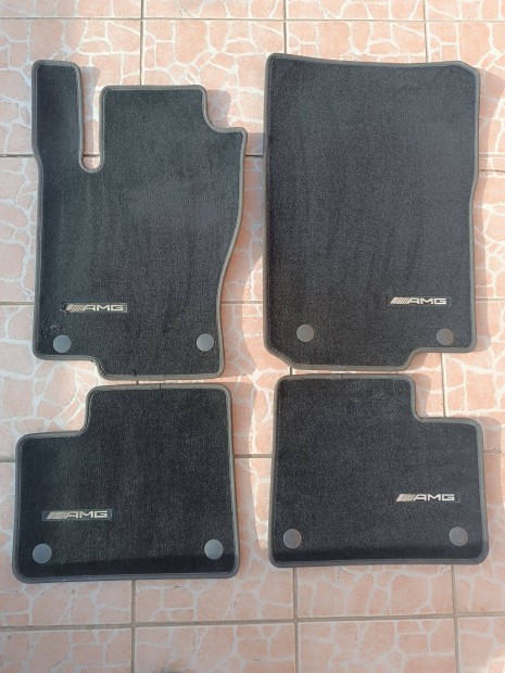 Mercedes-Benz ML gyri sznyegszett AMG