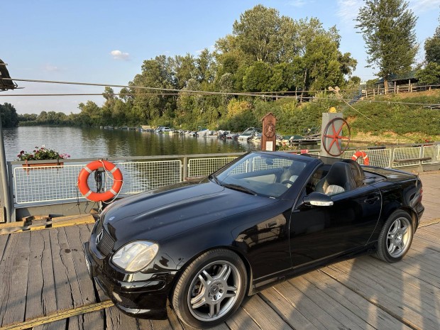 Mercedes Benz SLK 32 AMG 18 ve egy hlgy tulajdonos