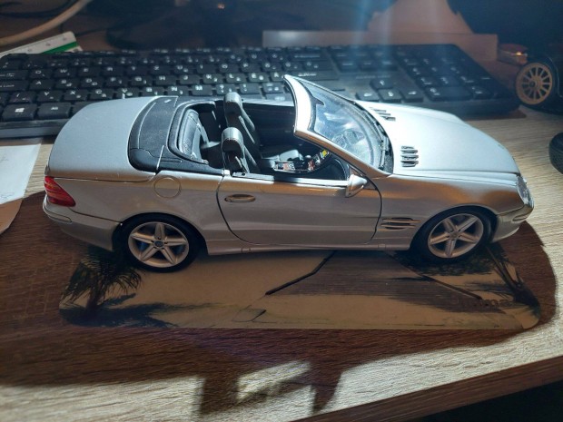 Mercedes Benz SL Class Maisto 1:18