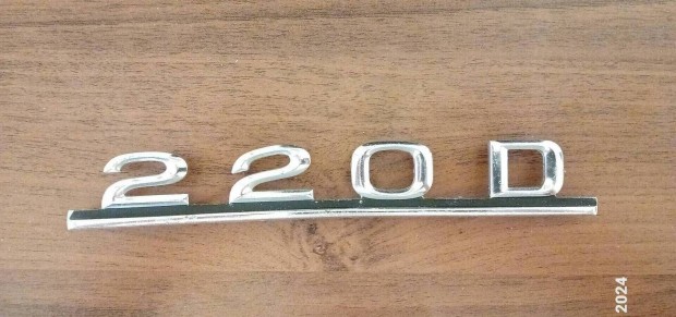 Mercedes-Benz Új 220 D típusjelzés sérülés mentes állapotban