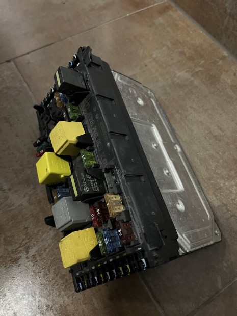 Mercedes Benz Vito W639 biztos�t�kt�bla