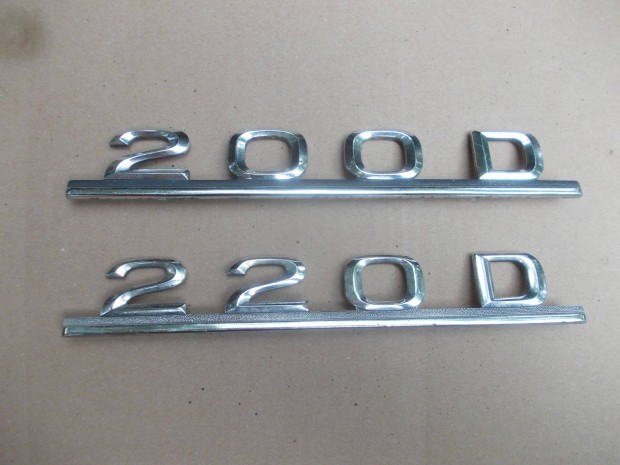 Mercedes Benz W115 felirat típusjelzés