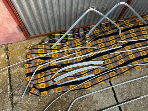 Mercedes Benz W123 kr�m szeg�ly l�c garnit�ra, elad�