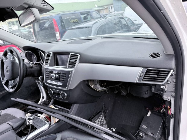 Mercedes Benz W166 ML m�szerfal / l�gzs�k szett