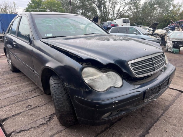 Mercedes-Benz W203 (2002) 2.0i 111951 Alkatrszek #M3182