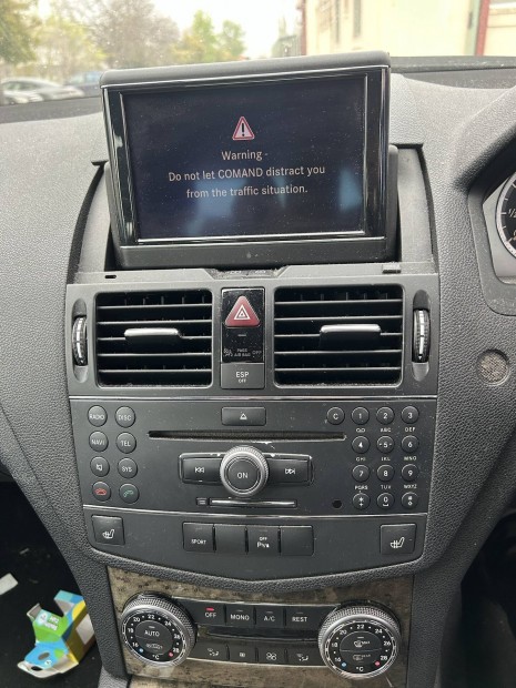 Mercedes Benz W204 C navigációs kijelző