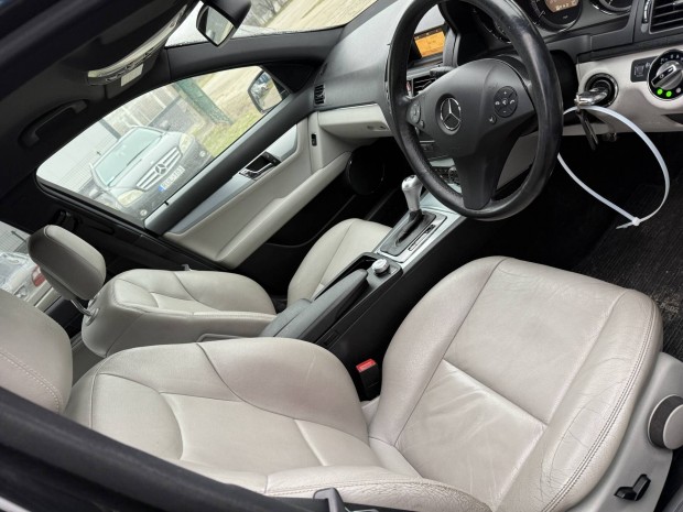 Mercedes Benz W204 C vil�gos bels�