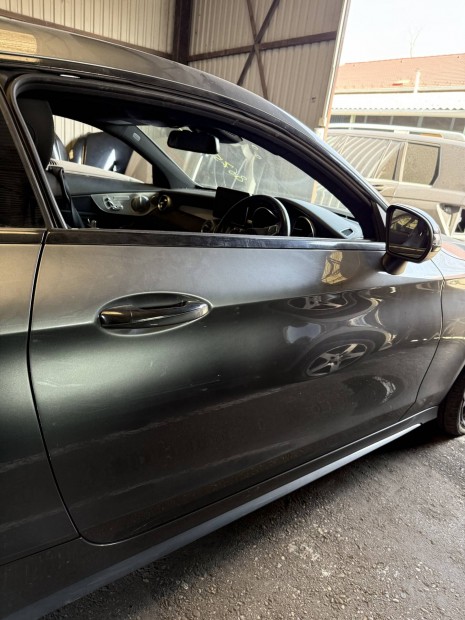 Mercedes Benz W205 C coupe jobb ajt�