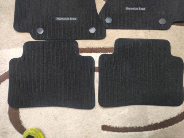 Mercedes-Benz W206 C oszt�ly gy�ri sz�nyeg szett, hurkolt