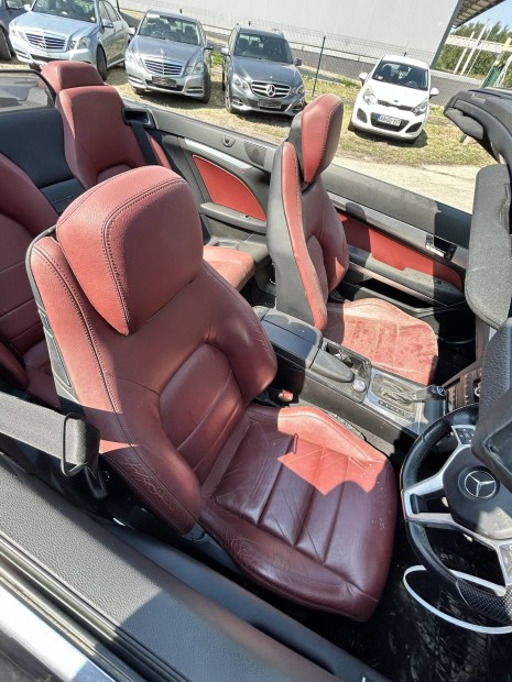 Mercedes Benz W207 E coupe piros belső