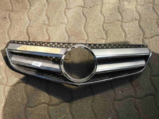 Mercedes-Benz W207 Hűtőrács hibás