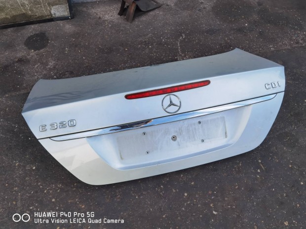 Mercedes Benz W211 E csomagtr ajt 