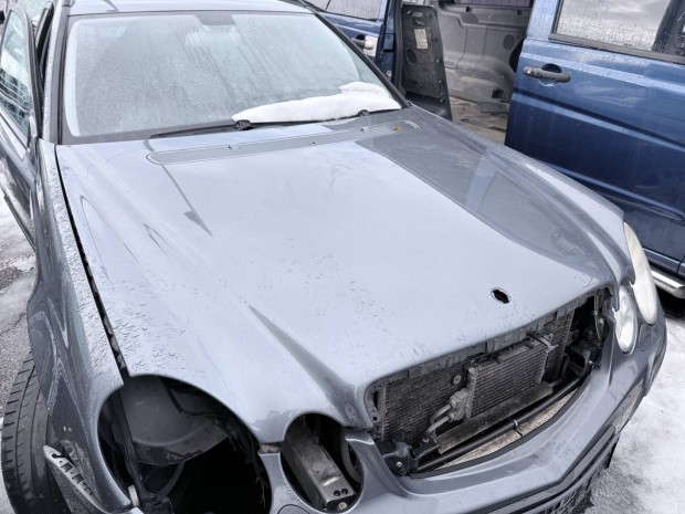 Mercedes Benz W211 E motorh�ztet�